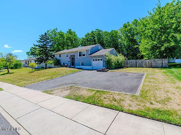 3rd image of 17 Hampton Road