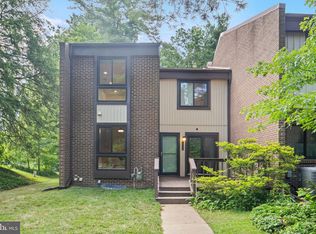 11858 S Lakes Ct, Reston, VA 20191