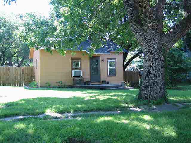 1st image of 204 S Lee St