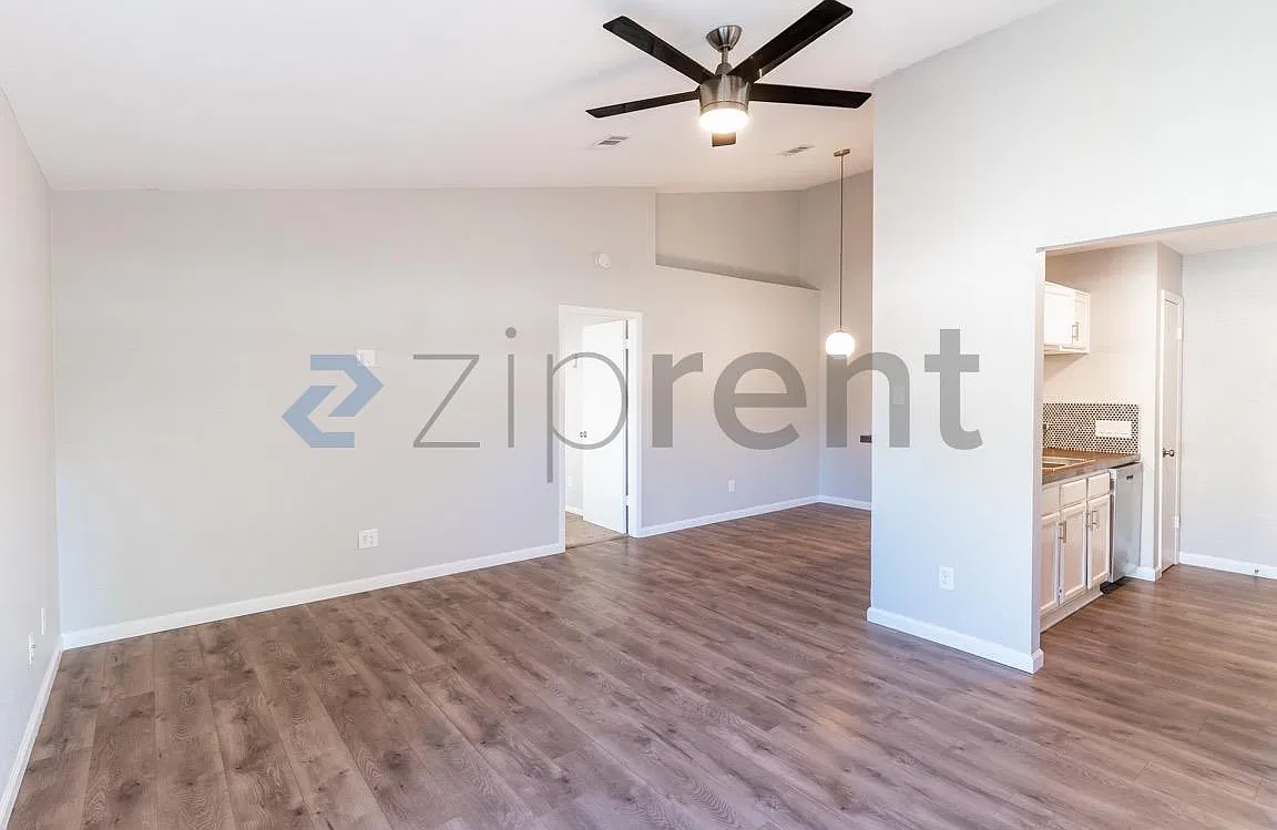 2 bed, 900 sqft, $1,800 — Photo 3