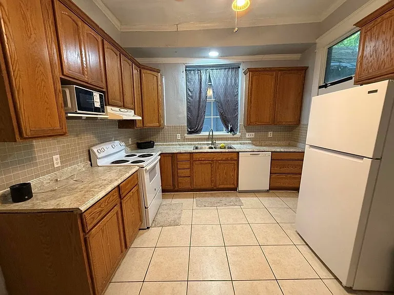 1528 Magnolia Ave — Photo 5