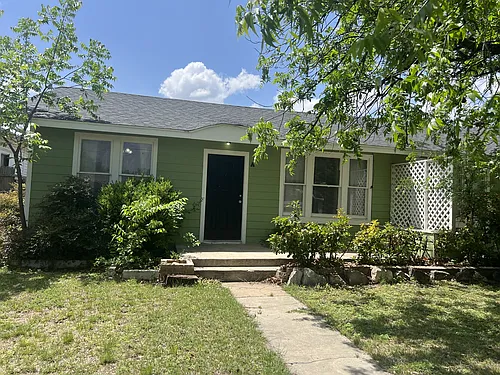 121 N Van Buren St #A Photo 1