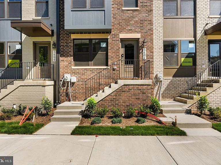3404 Chester Aly — Photo 2