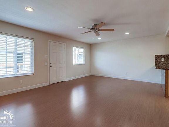 5th image of 2219 Burroughs St Unit 19
