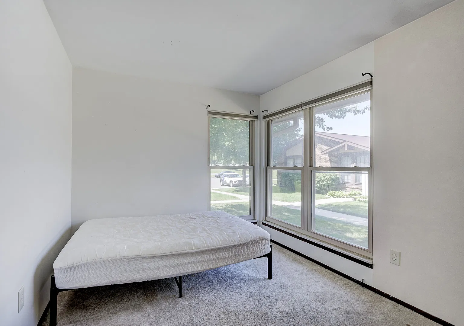 3 bed, 1.5 bath, 1182 sqft, $2,100 — Photo 4