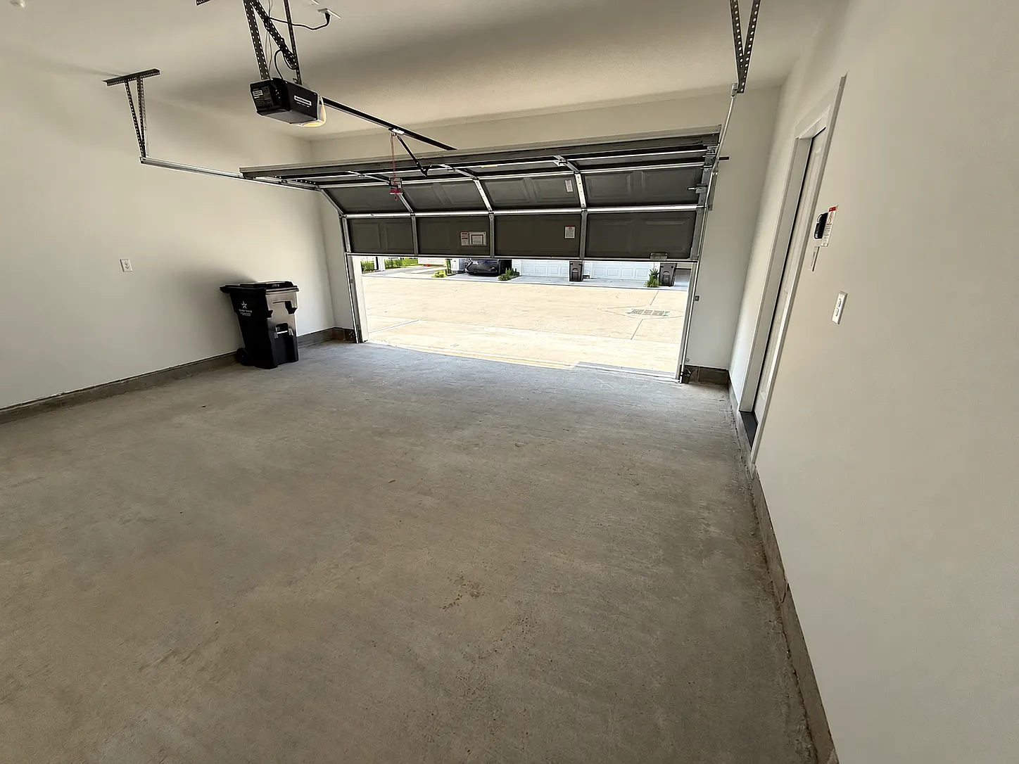 2 bed, 1200 sqft, $2,000 — Photo 2
