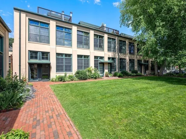 155 Brookline St APT 8, Cambridge, MA 02139