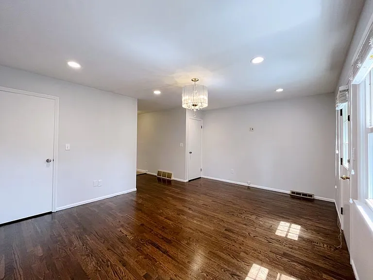 133 Seemans Ln #7 — Photo 9
