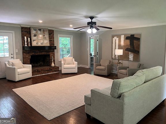 3rd image of 205 Kingswood Dr