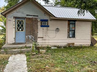 416 N 3rd St, Chetopa, KS 67336