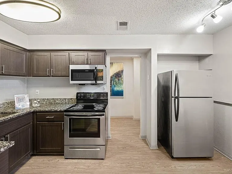 5555 Roswell Rd NE #8 — Photo 2