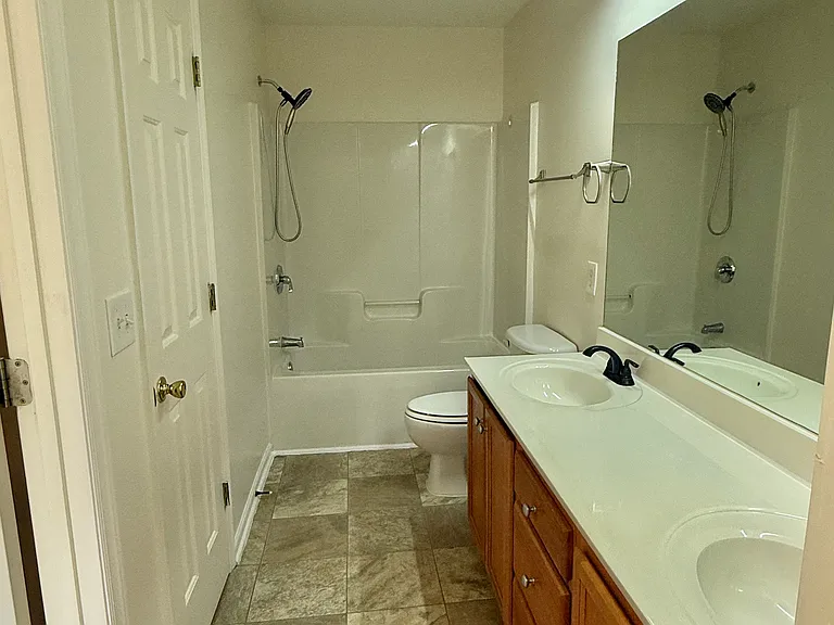 Private en-suite bathroom