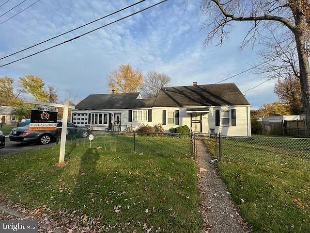 2nd image of 200 N Huron Dr