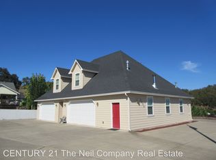 2398 NW Canterbury Dr, Roseburg, OR 97471