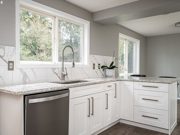 2nd image of 831 SE 60th Ave
