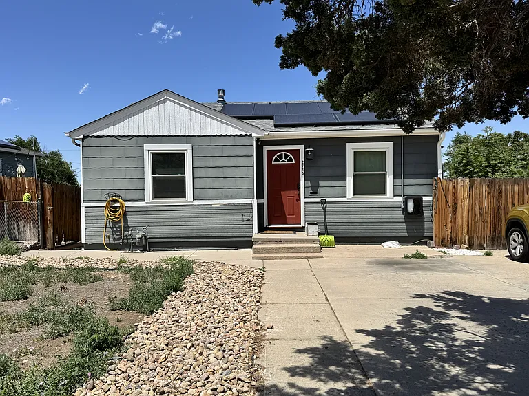 2745 W Archer Pl — Photo 2