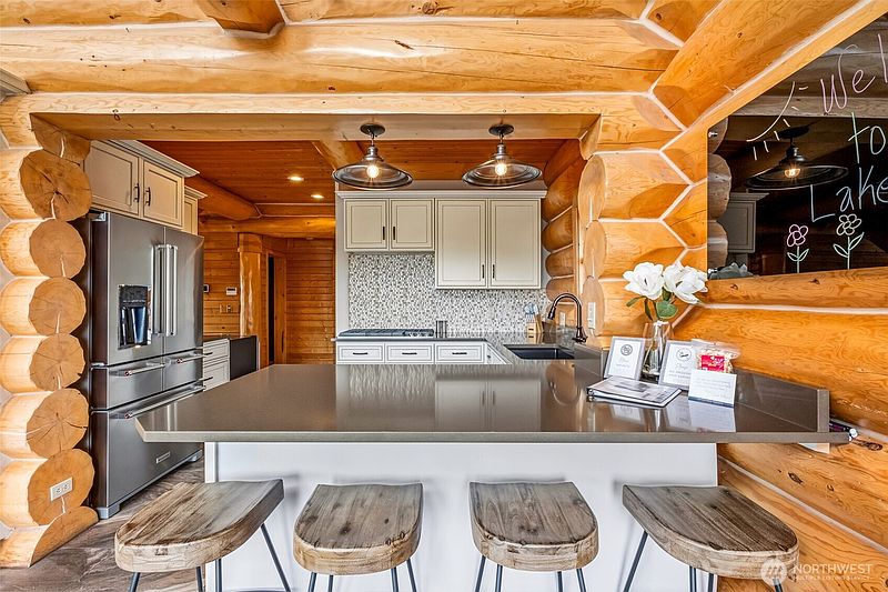 4th image of 2731 Wild Goose Road NE