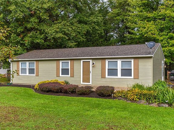 3rd image of 40 Leffingwell Dr