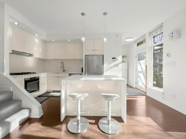 1053 Homer St, Vancouver, BC V6B 2X5