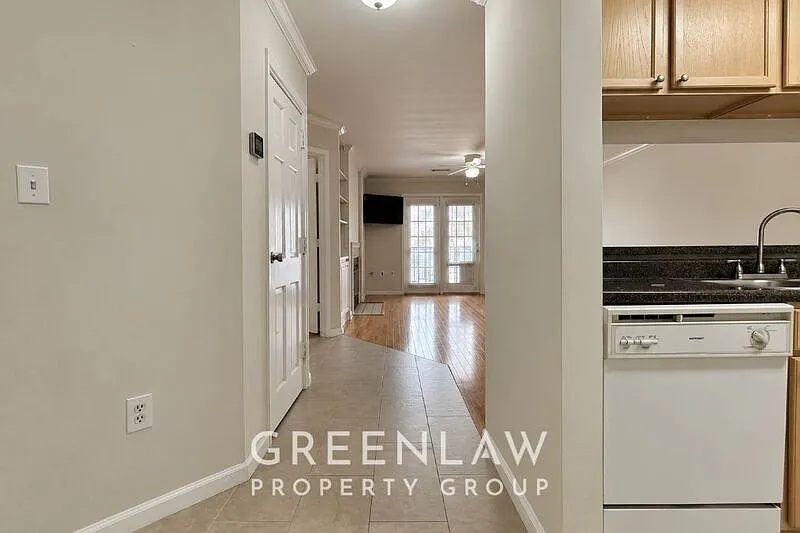 1 bed, 1.0 bath, 696 sqft, $1,375 — Photo 3