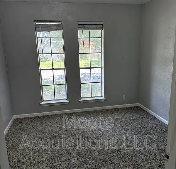 1833 Skyline Dr — Photo 12