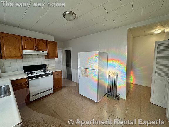 4th image of 74 Newbury St #3