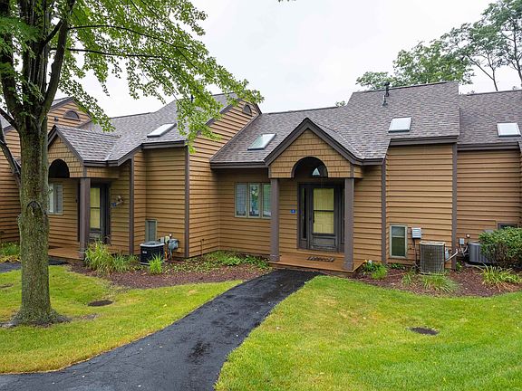 2nd image of 2 Creekwood Ln