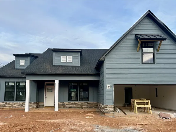 138 Shale Dr, Central, SC 29630