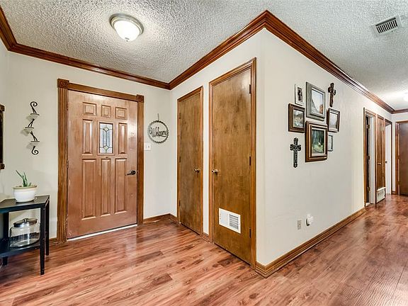 4th image of 619 Hill St