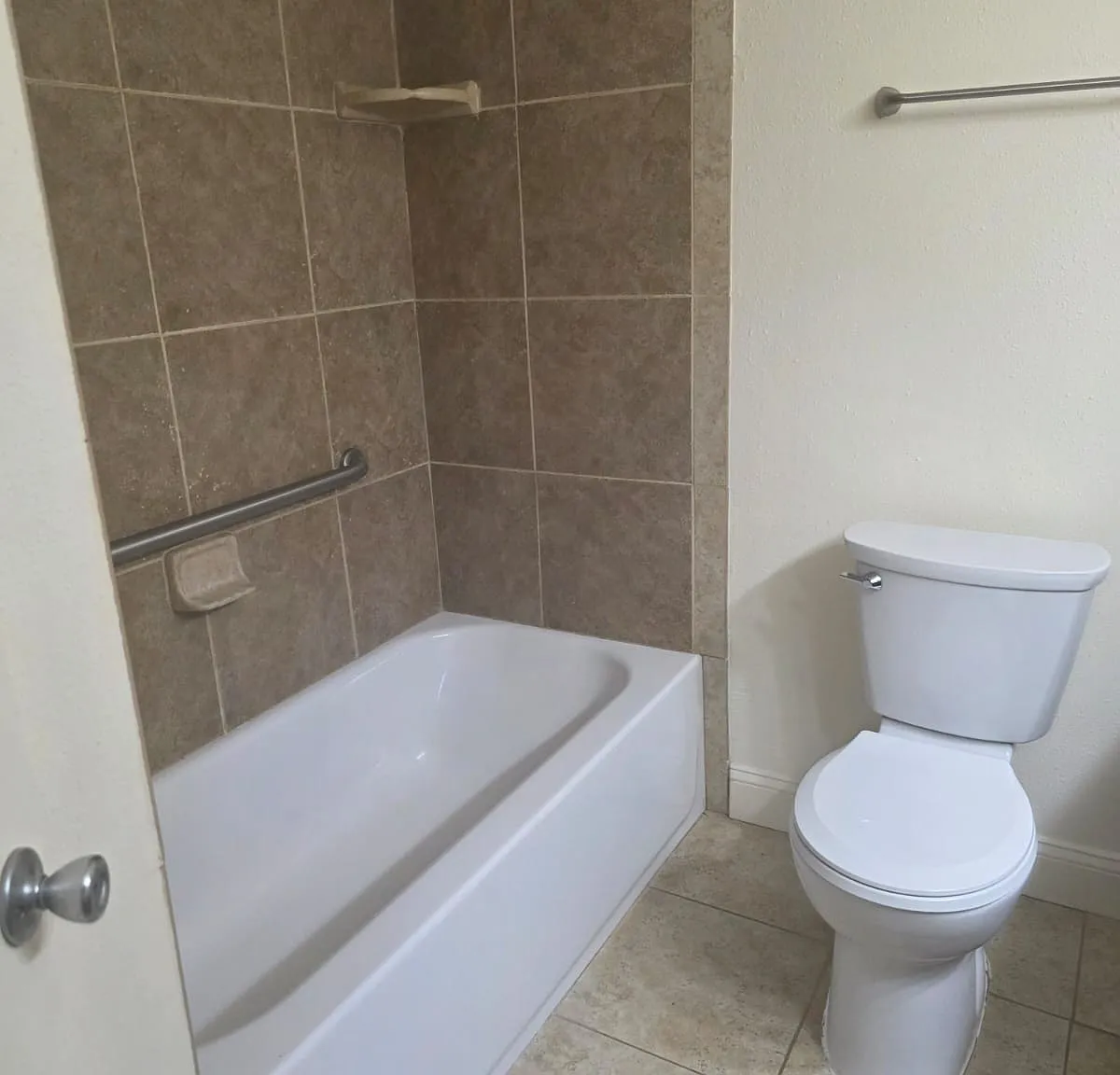 1 bed, 825 sqft, $1,450 — Photo 4