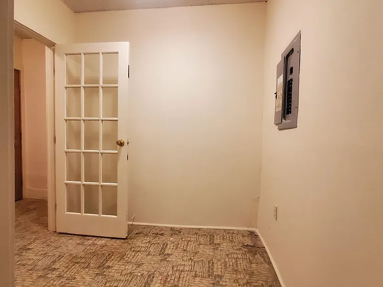 320 Washington St — Photo 9