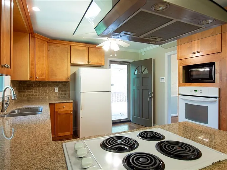 2852 Talisman Ct NE — Photo 8