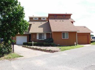 528 S Woodchuck Ln, Wichita, KS 67209