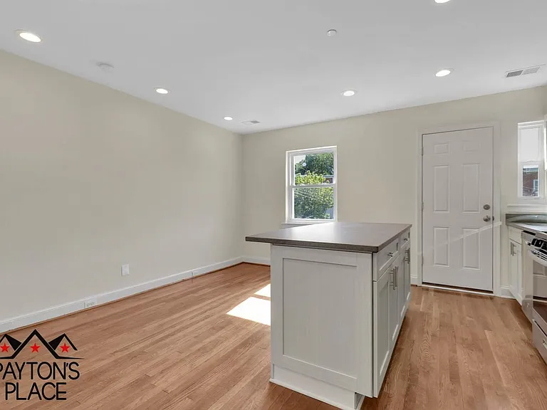 332 19th St NE — Photo 24