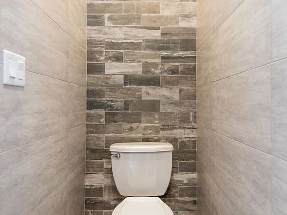 005_6807_forest_avenue_2r-6