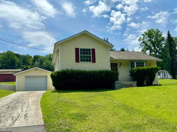 90 Eastgate Dr, Morgantown, WV 26508