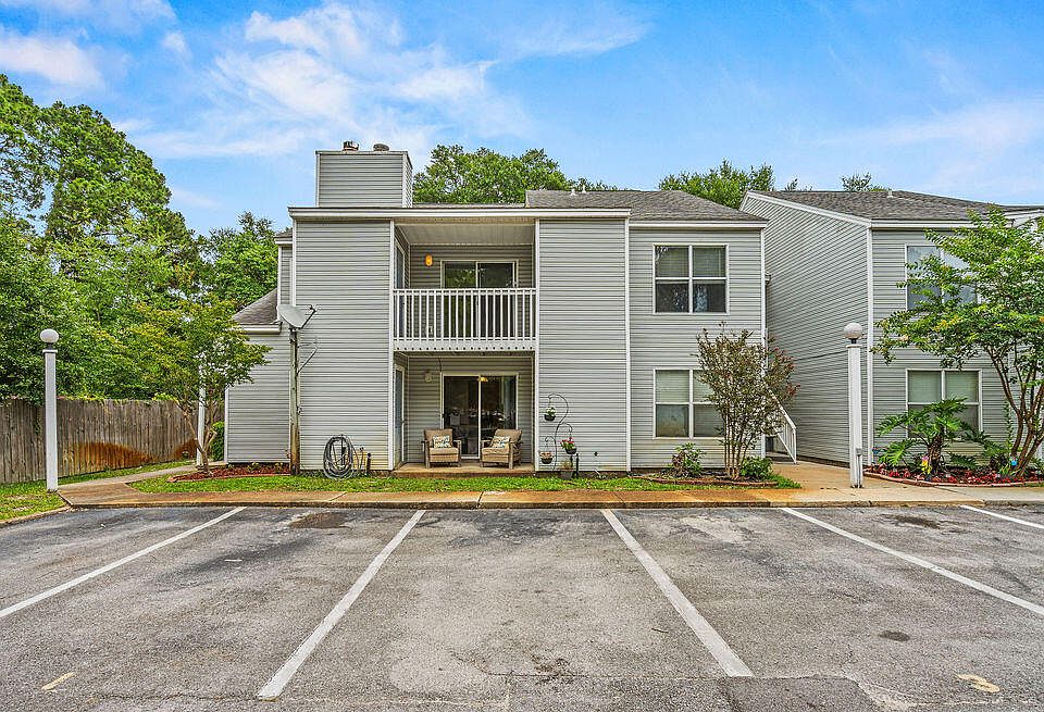 1st image of 31 Park Cir SE Unit 2