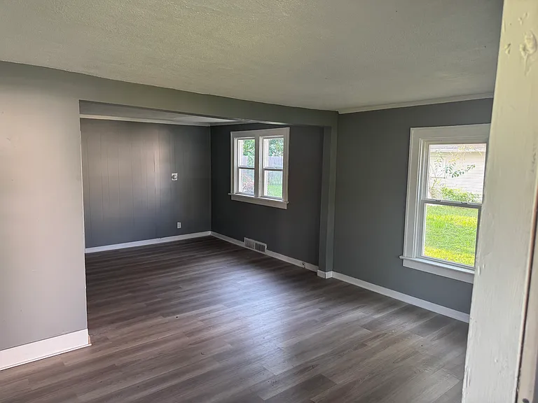 2305 N Ellis St — Photo 5