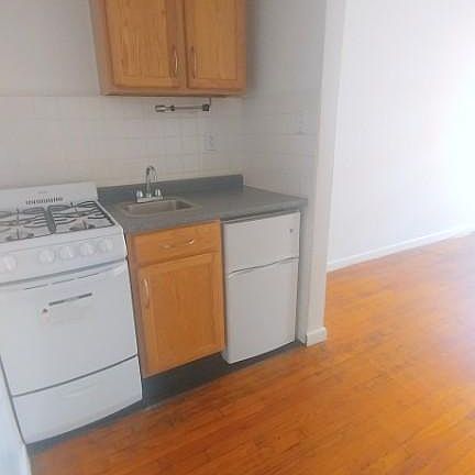 5th image of 409 W 54th St APT 4B