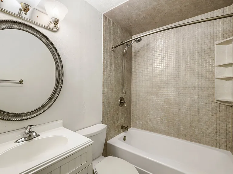 301 Moss St — Photo 17