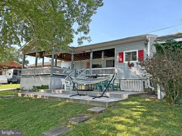 7-20 Boo Blvd, Falling Waters, WV 25419