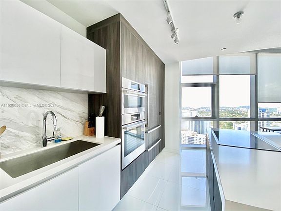 5th image of 851 NE 1st Ave #2902