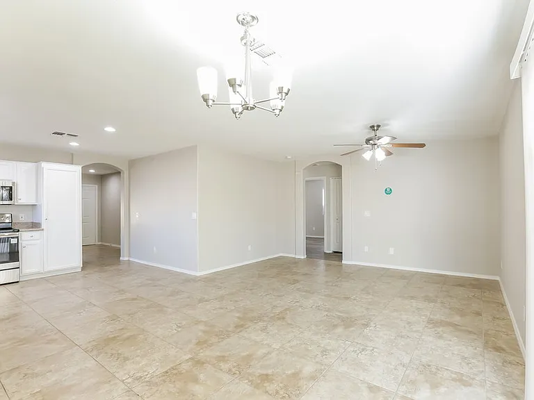 3702 S 62nd Ave — Photo 7
