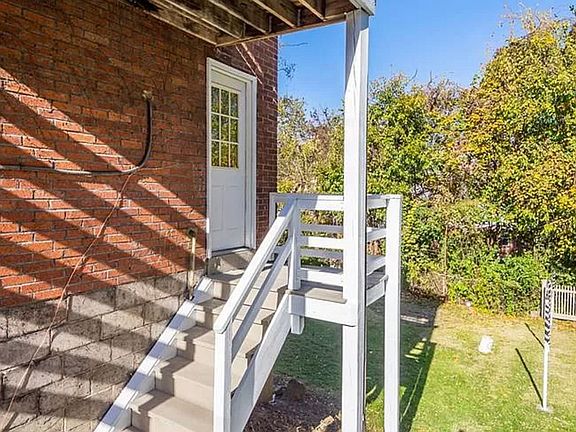 2nd image of 2905 Glendale Ave #2