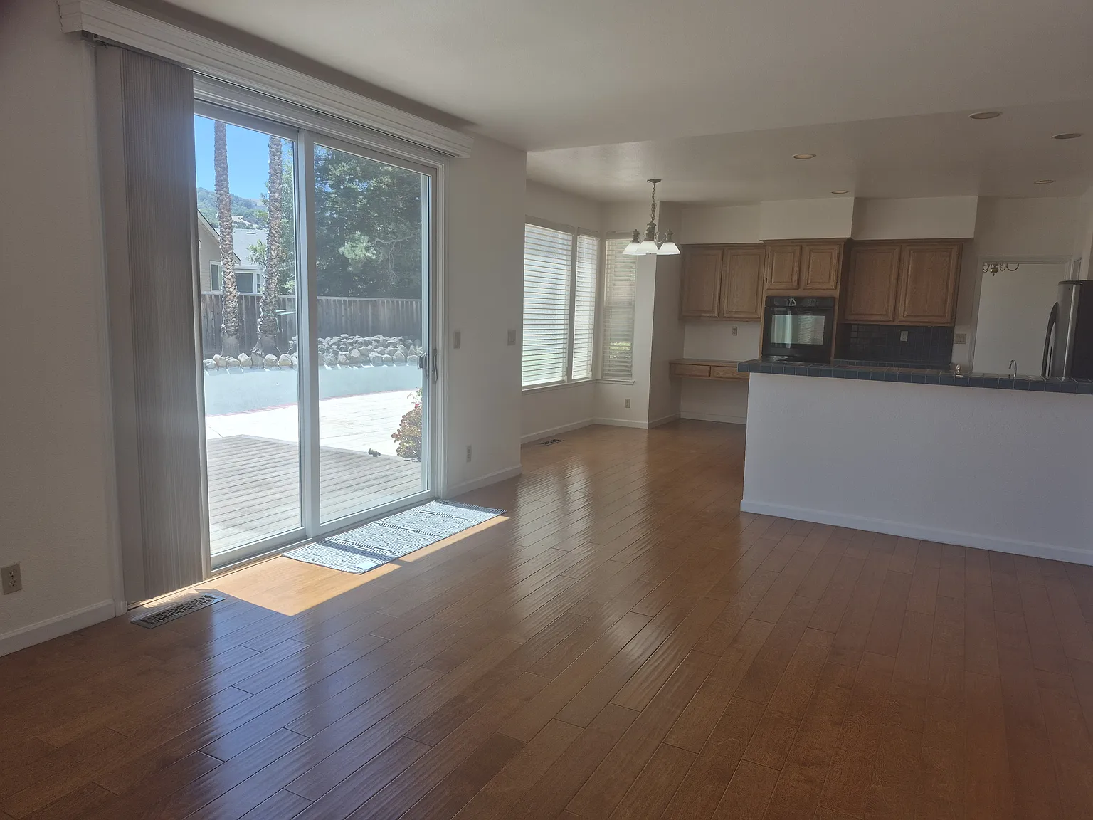 5 bed, 3021 sqft, $6,495 — Photo 4
