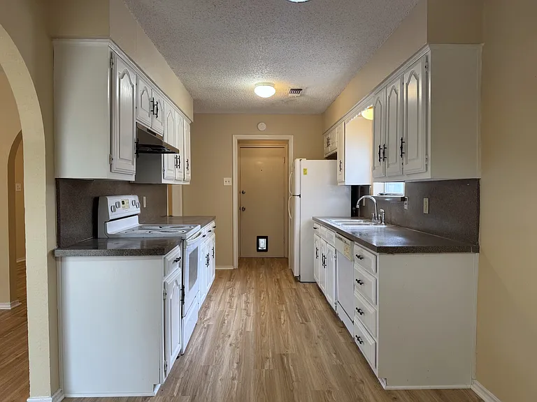 1706 Wisteria St — Photo 10