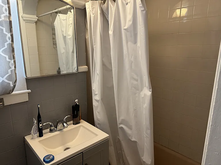 160-162 Transit St #162-1R — Photo 5