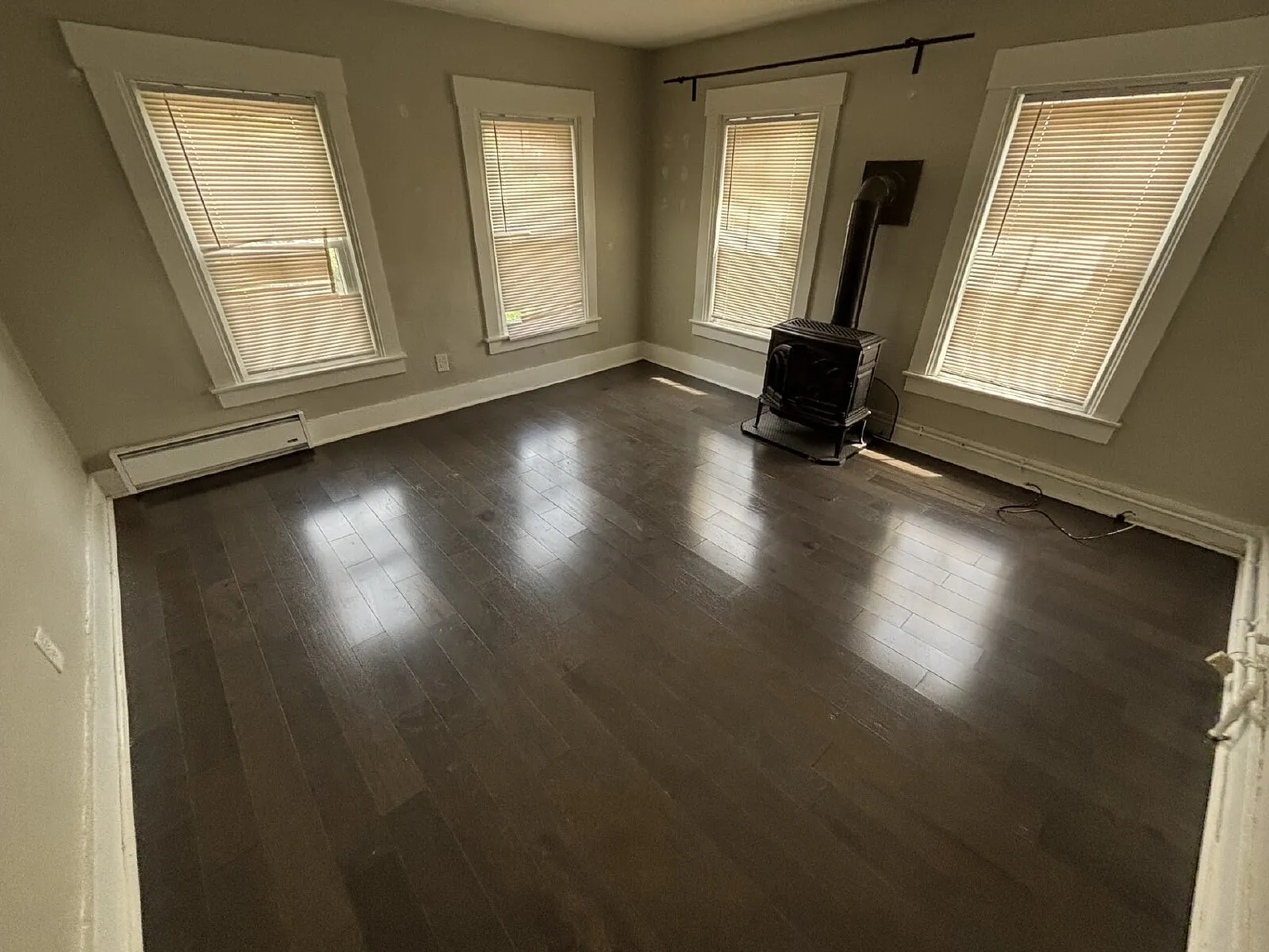 3 bed, 1.0 bath, $1,950 — Photo 4