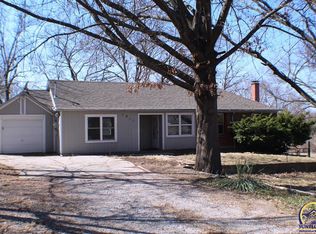 1911 SE Iowa Ave, Topeka, KS 66607