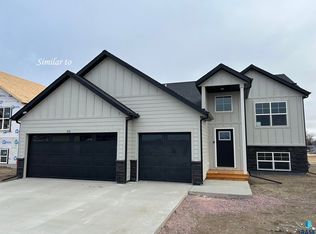 901 Estate St, Harrisburg, SD 57032